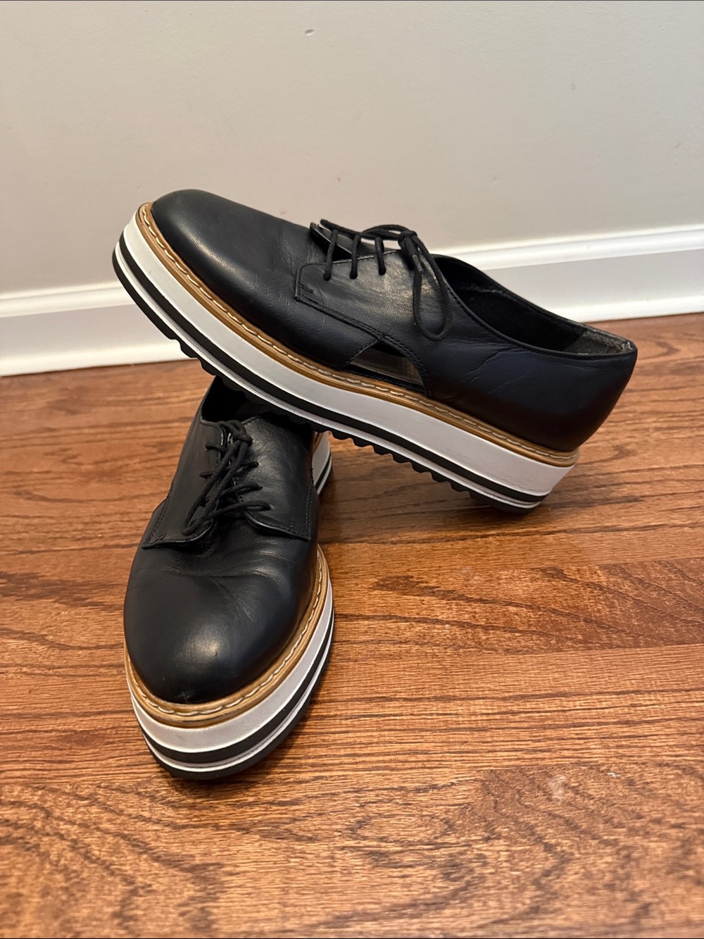 Summit By White Mountain Brody Platform Oxford in Black Italian Leather